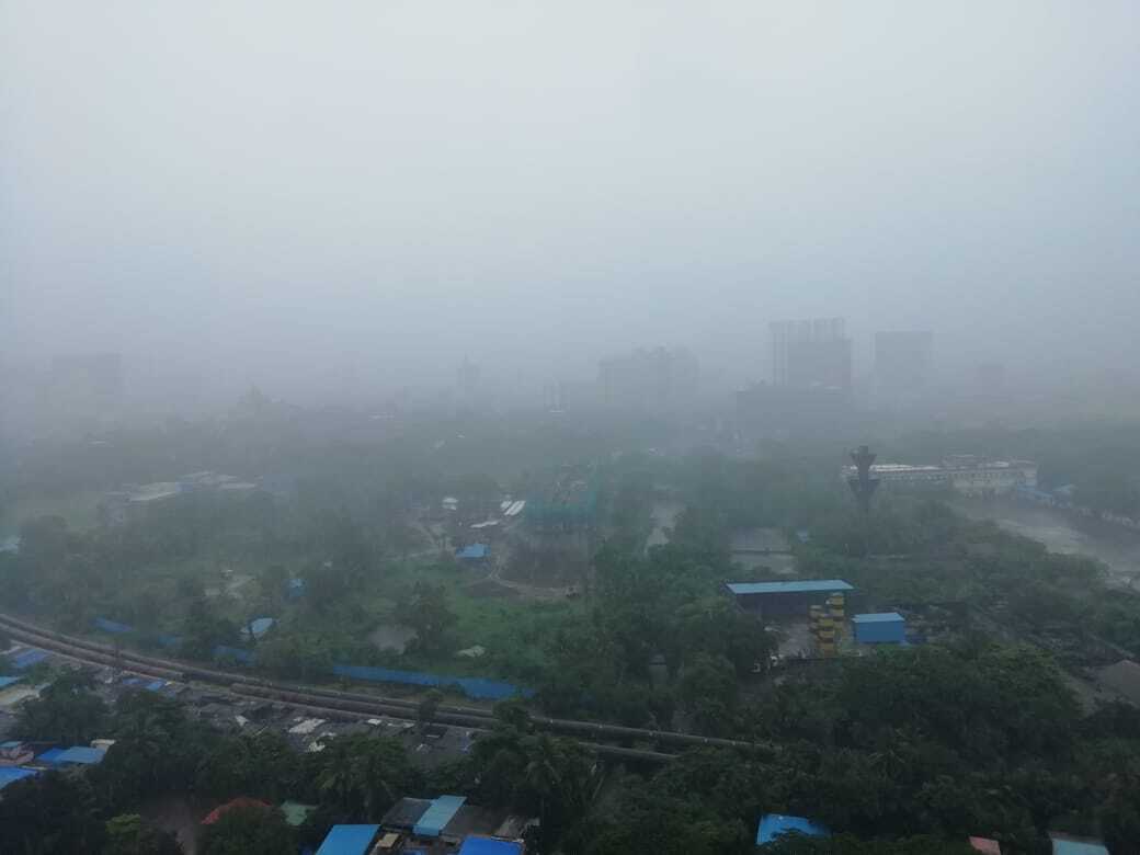 Heavy rains in Thane. Photo: Pratik Mukane