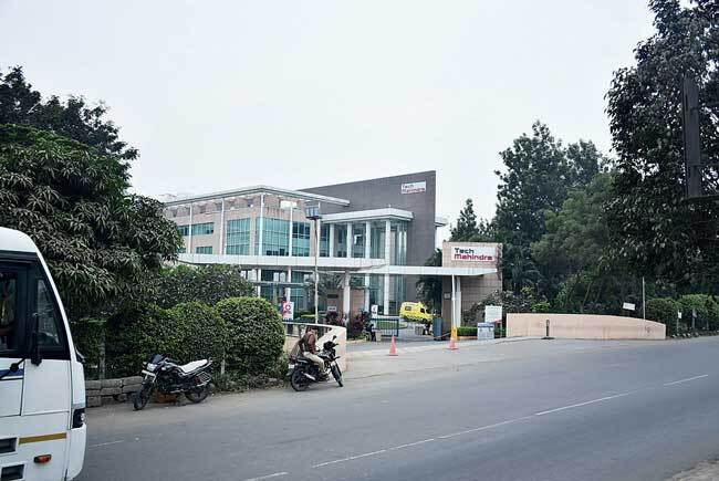 Employees of leading IT cos like Tech Mahindra (R), TCS (L), Capgemini and Wipro say their managements are being unreasonable about arrangements