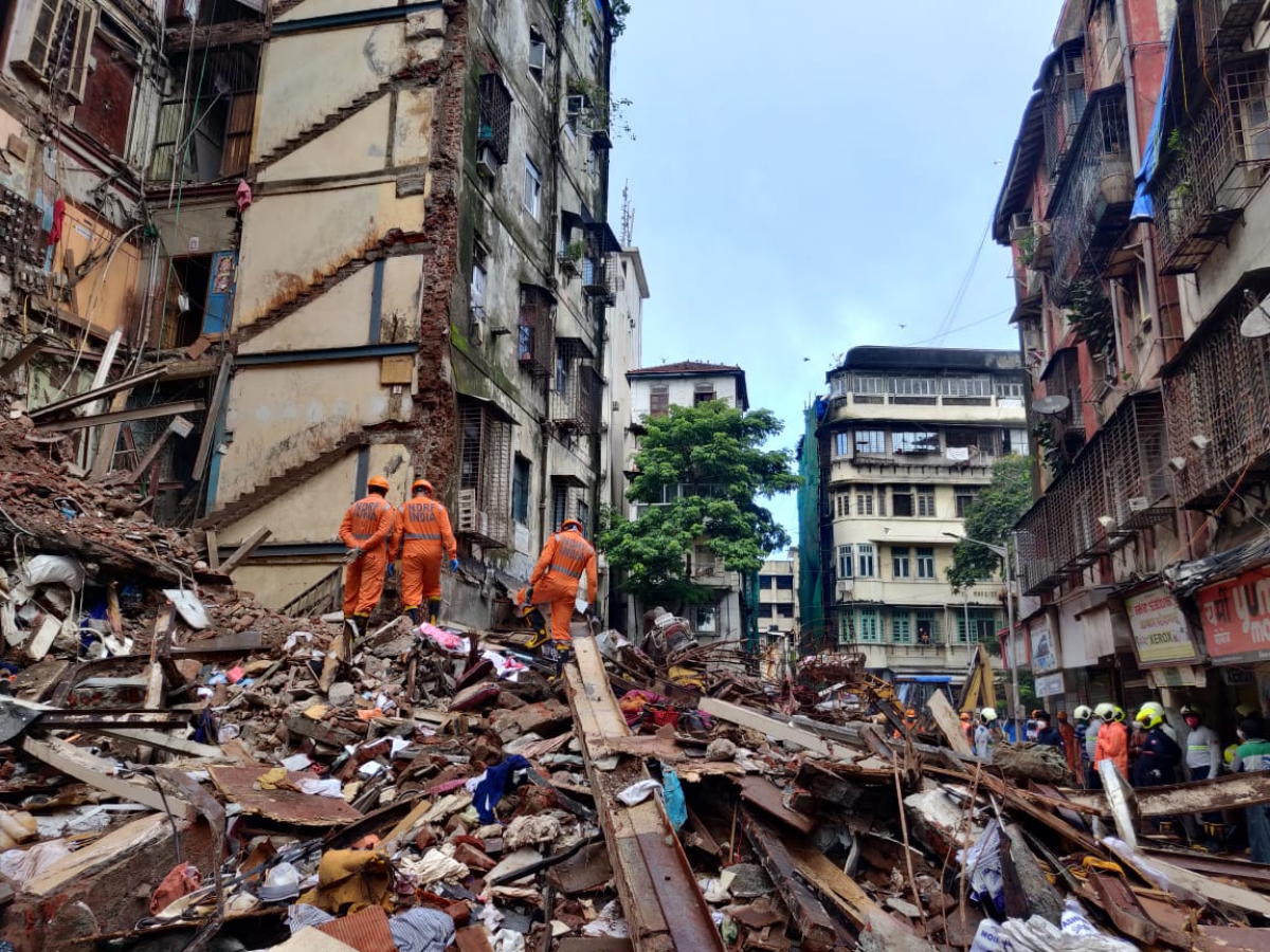 Fort building collapse - the morning after. Photo by Sachin Haralkar/ MMCL Fort building collapse - the morning after. Photo by Sachin Haralkar/ MMCL