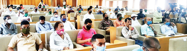 The meeting with Ganesh mandal representatives, civic officials and cops also met with objections. Opposition stated that large number of attendees should not be allowed on premises