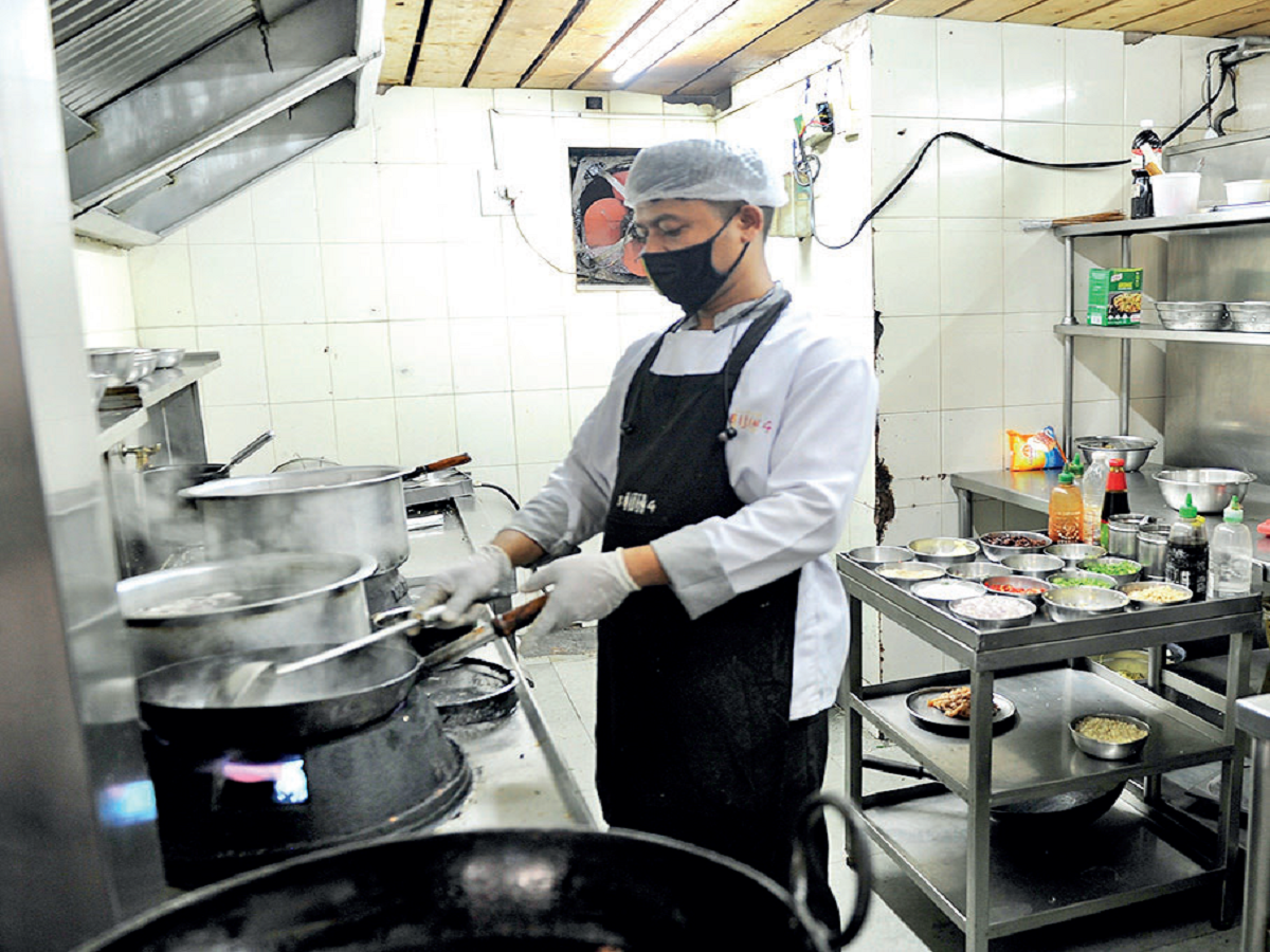 Beijing Bites employees cook up a good meal, pack it neatly and volunteers ensure that these hot meals are dispatched to hospitals