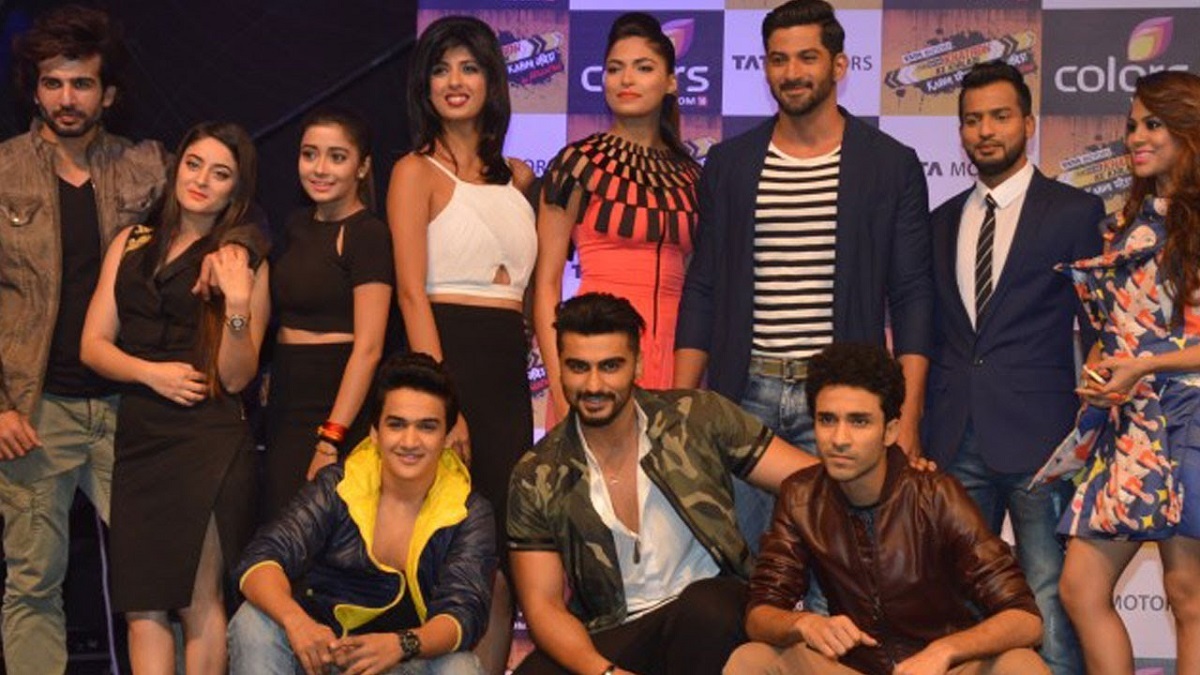 Yuvraj Walmiki with host Arjun Kapoor and co-contestants of Khatron Ke Khiladi season 7