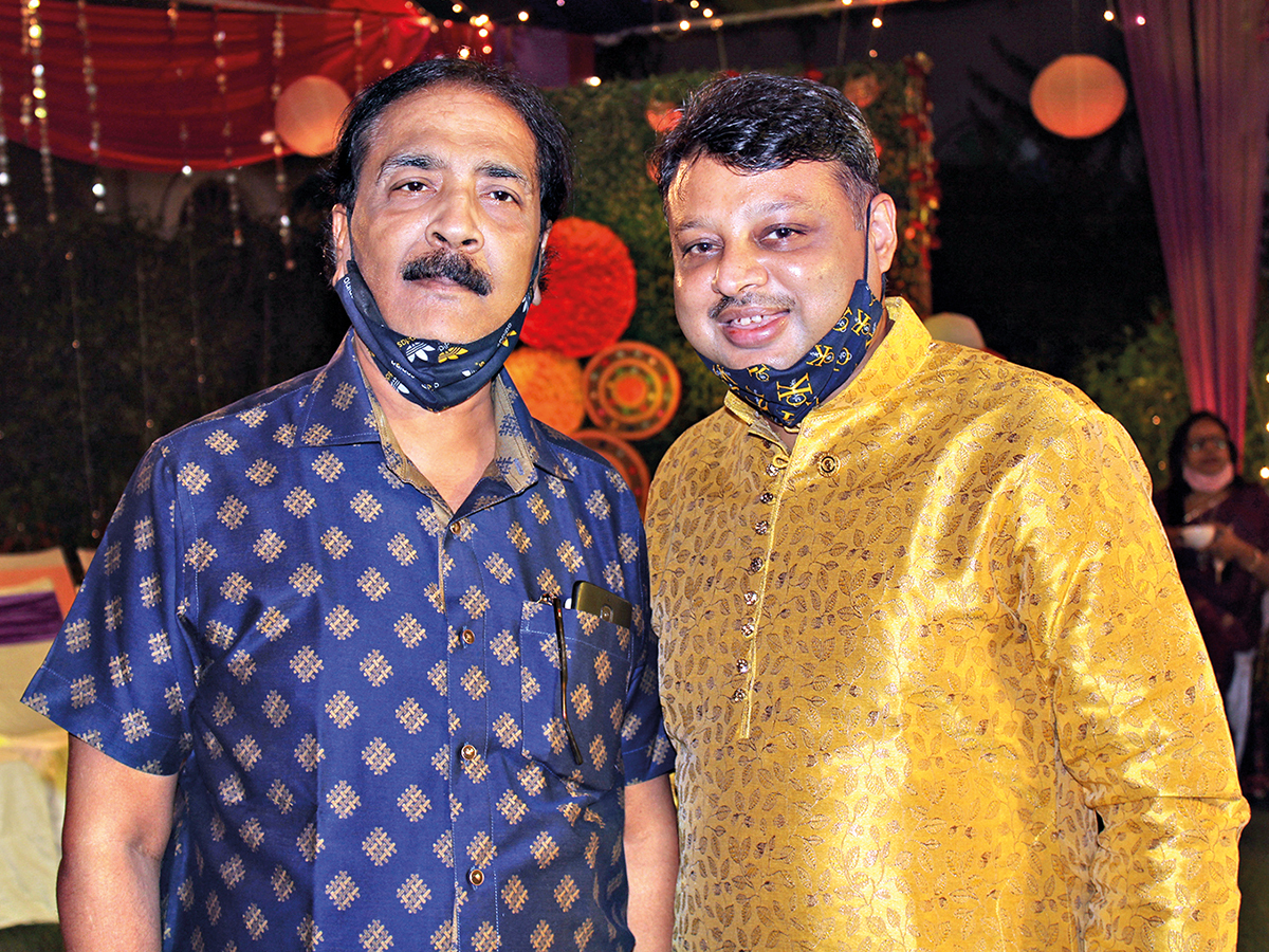 Dev Pramod Agrawal (L) and Manish (BCCL/ Arvind Kumar) Dev Pramod Agrawal (L) and Manish (BCCL/ Arvind Kumar)