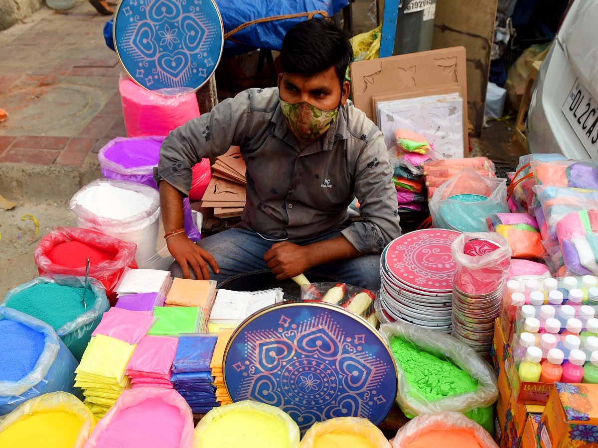 The market has rangoli colours, earthen diyas and Diwali décor on offer for the festival Lajpat 1