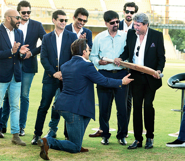 The cast of 83 with Kapil Dev and Krishnamachari Srikkanth in Chennai