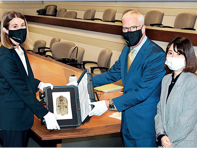 University of Regina officials preparing to repatriate the stolen 18th century statue to India