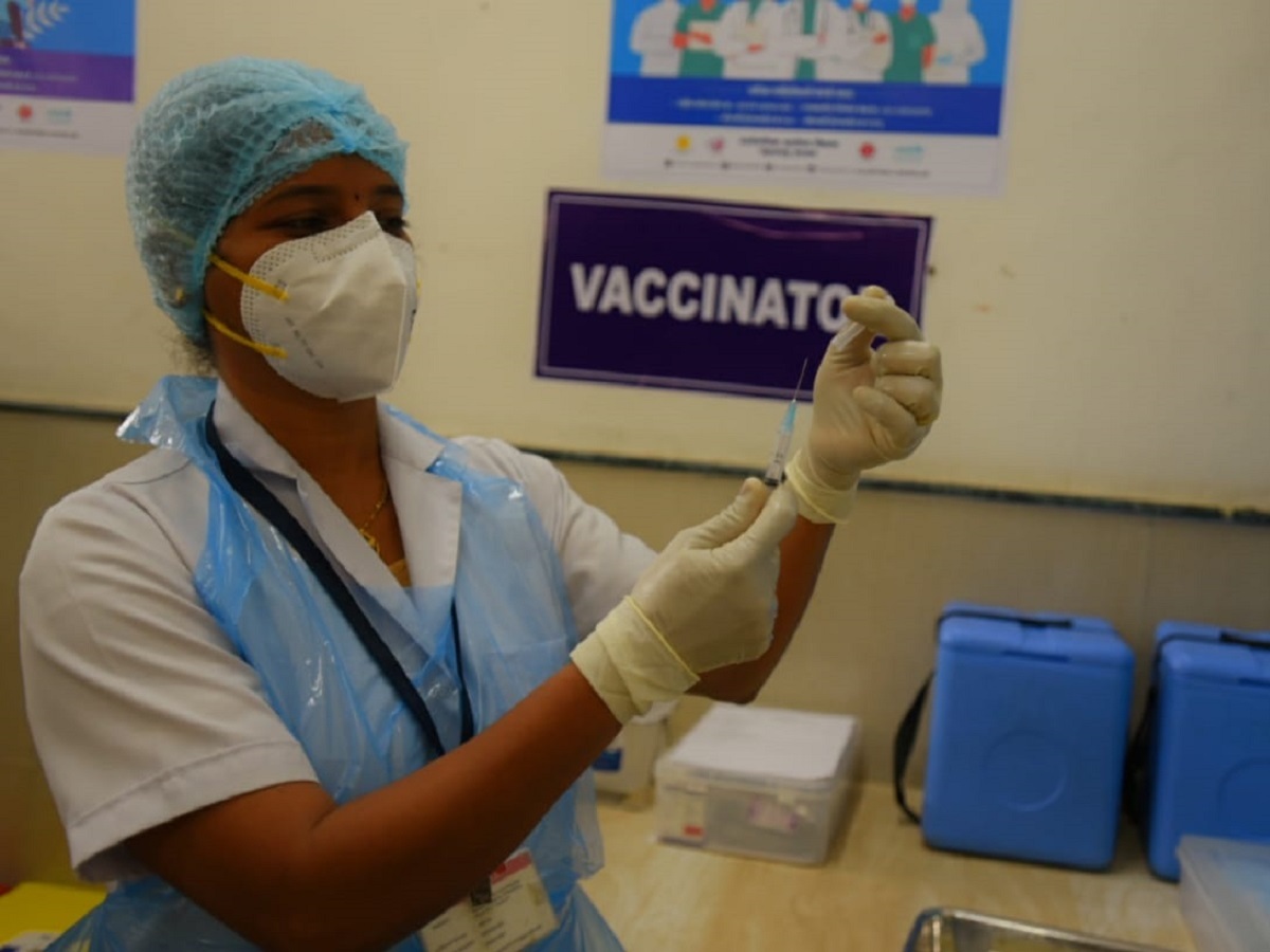 Nurse checking injection before administering a vaccine in Pune hospital.  Photo: Mahendra Kolhe / MMCL