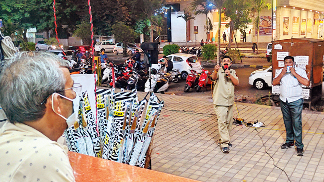 Engineers and other workers of MSEDCL who have basic singing or composing talent are recasting old songs, or making new ones ; they are currently targeting chowks in Nigdi but plan to come down to Shivajinagar