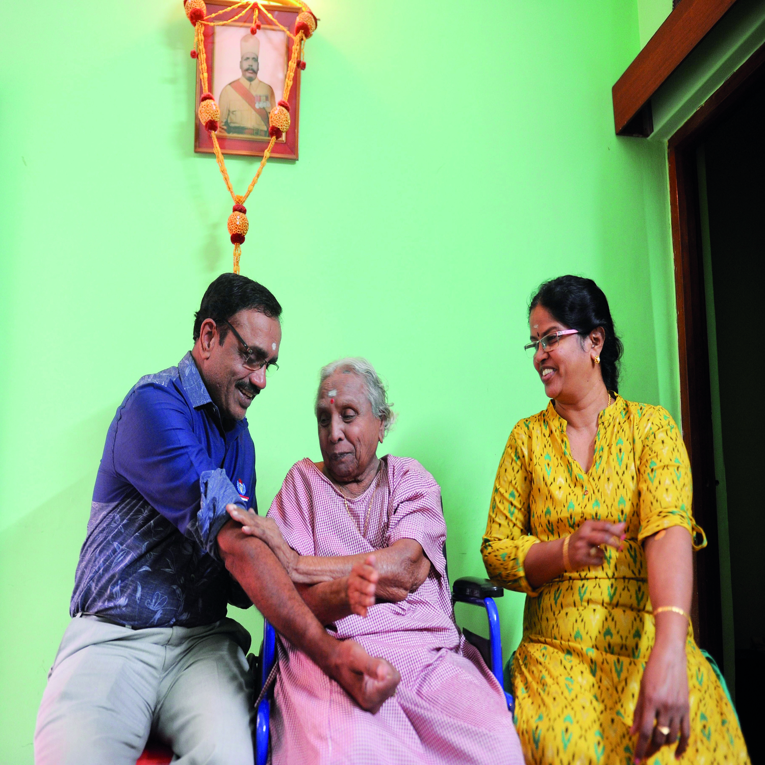 Bhoopendran with his mother and wife, Sujatha
