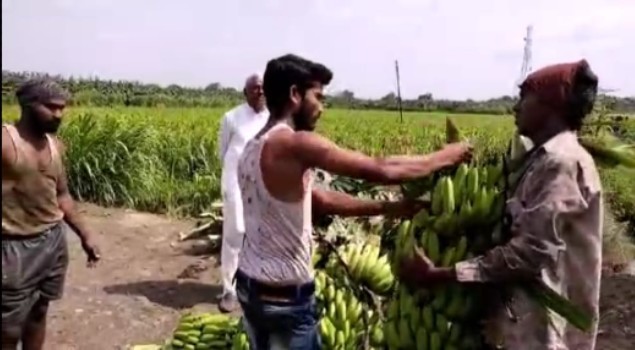Four years after national bravery award, youth toils as banana loader for a living (1)