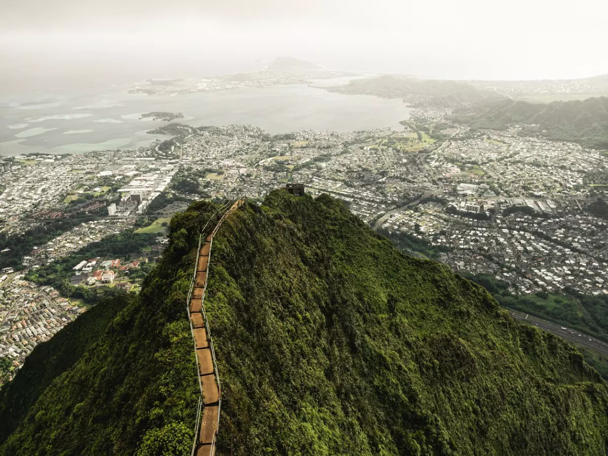 Stairway to Heaven Hike in Hawaii // Haiku Stairs (2023) 