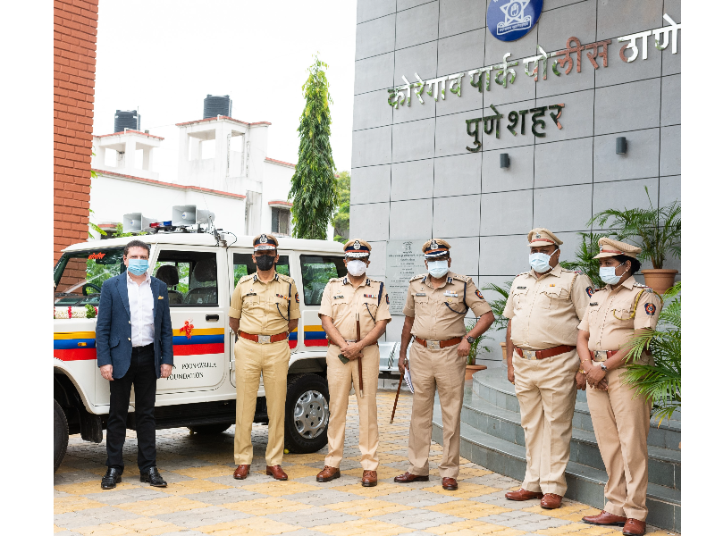 Mr.-Yohan-Poonawalla-with-Commissioner-of-Pune-Police,-Shri-Amitabh-Gupt...