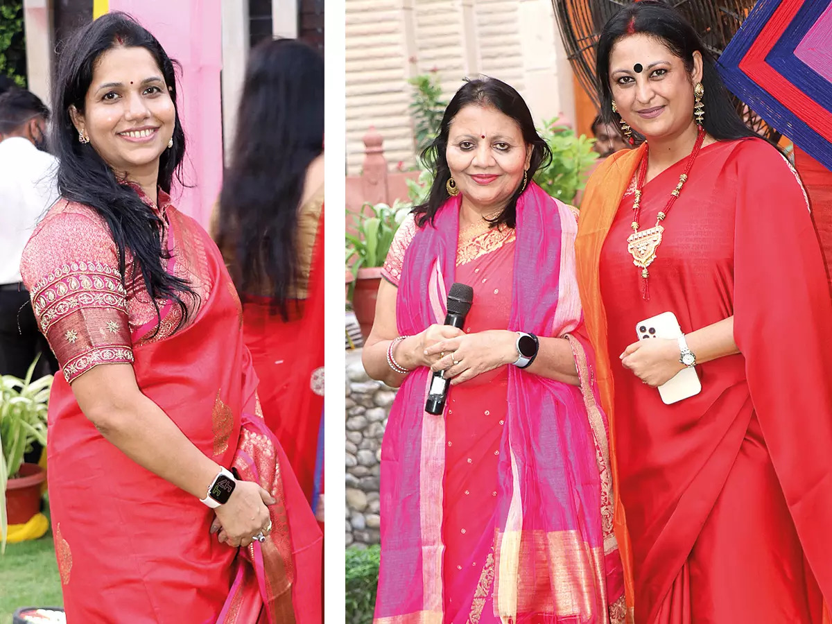 (L) Kajal Gautam (R) Meena Trivedi and Pooja Dikshit (BCCL/ Unmesh Pandey)
