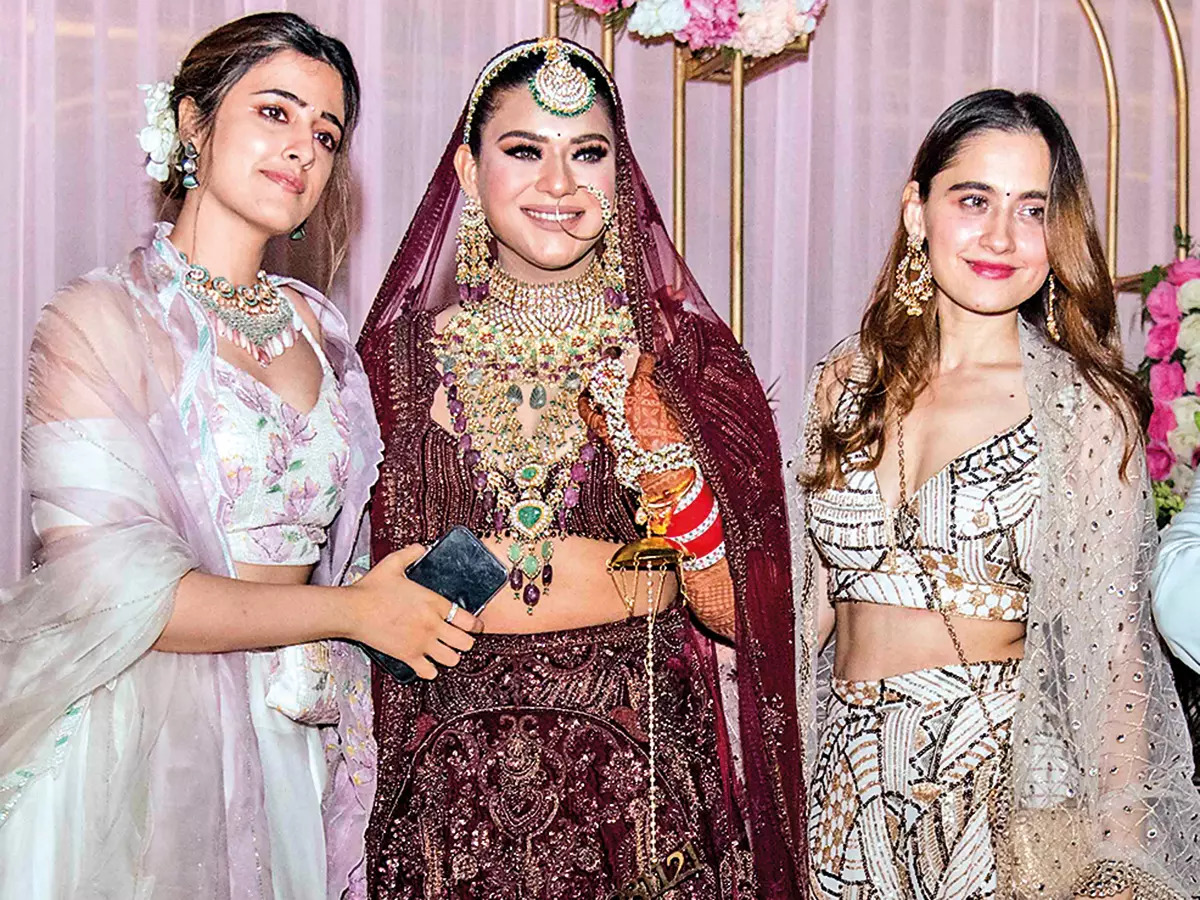 Nupur Sanon and Sanjeeda Sheikh with the bride
