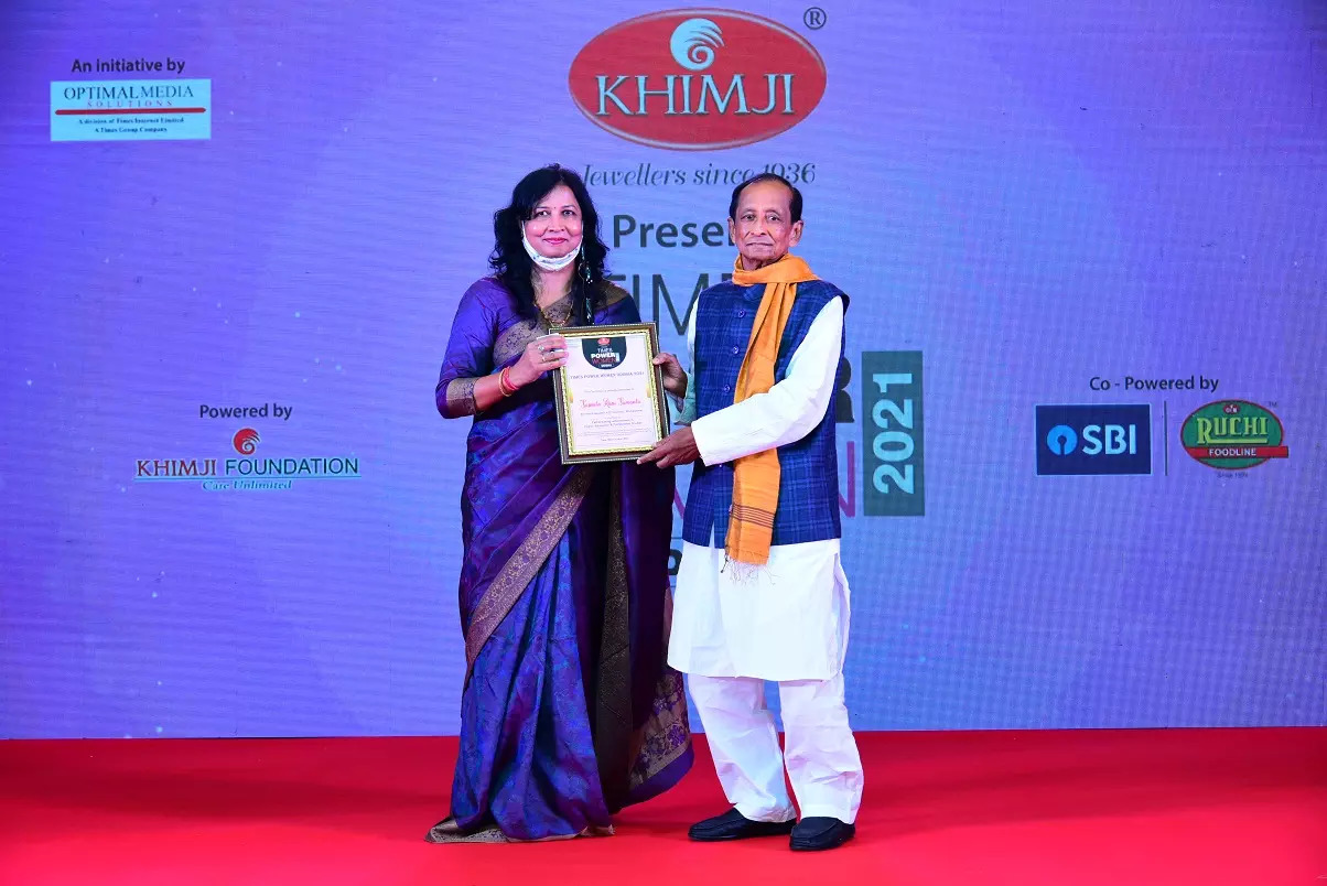 Sasmita rani Samanta, Pro VC, KIIT University, receives award from Surjya Narayan Patro