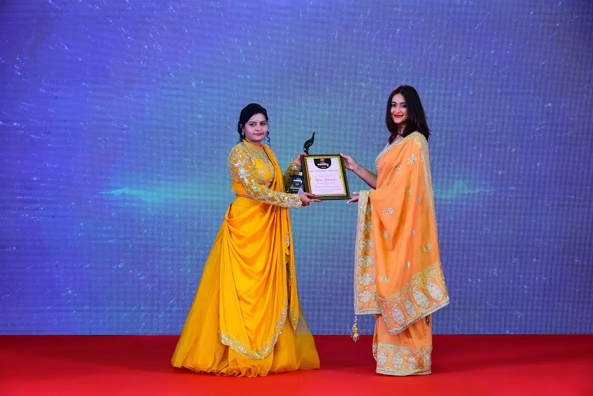 Shalini Kothakonda receives award from Ileana D Cruz