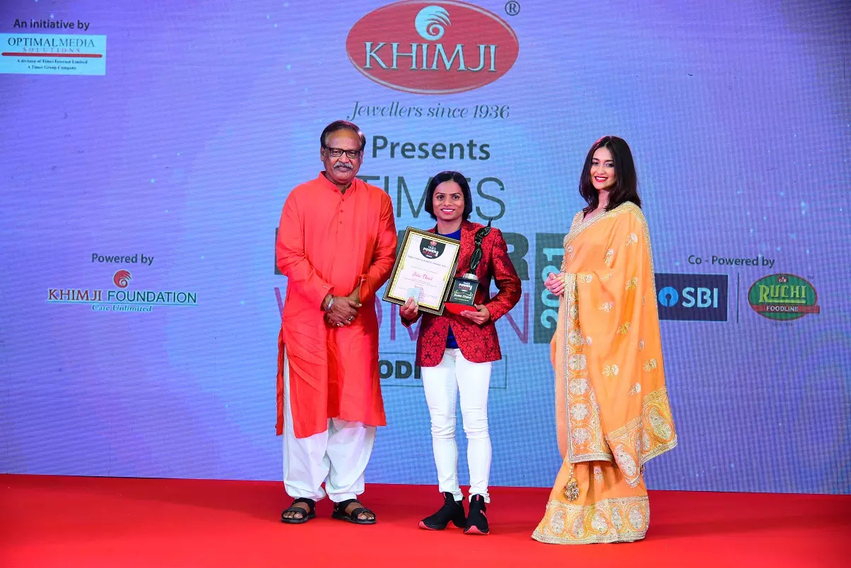 Dutee Chand receives award from Sarat Chandra Sahoo, CMD Ruchi Foodline