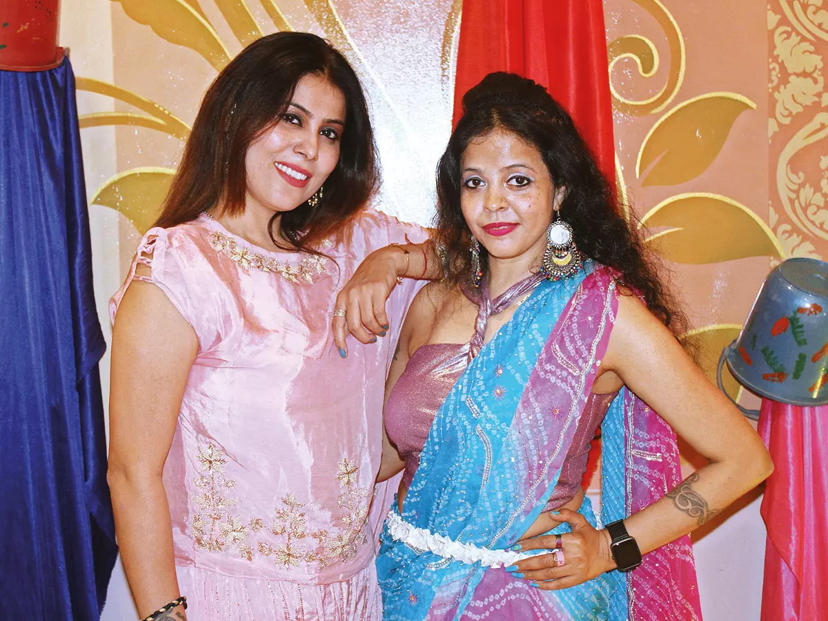 Anjali (L) and Shweta