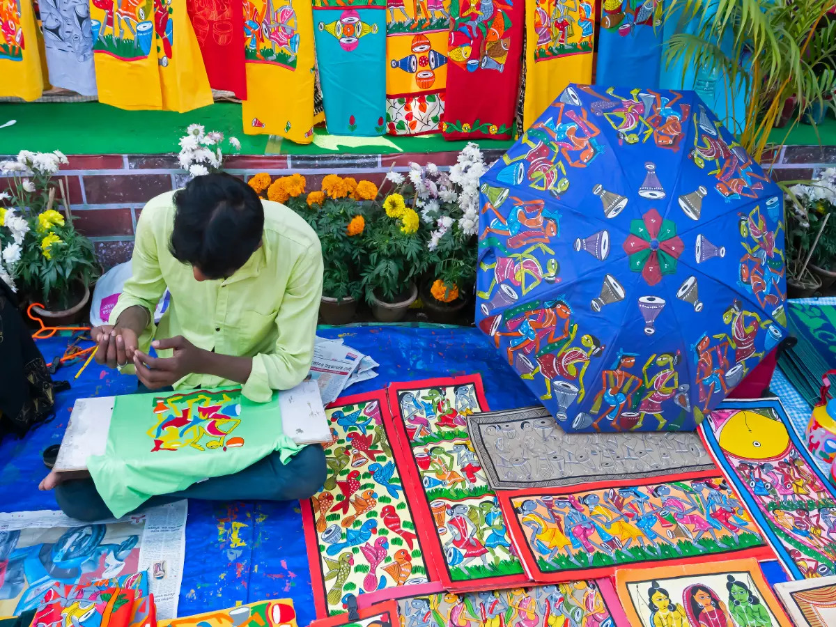 Fine Art vs Folk Art: What is the Difference? - Rooftop - Where India  Inspires Creativity