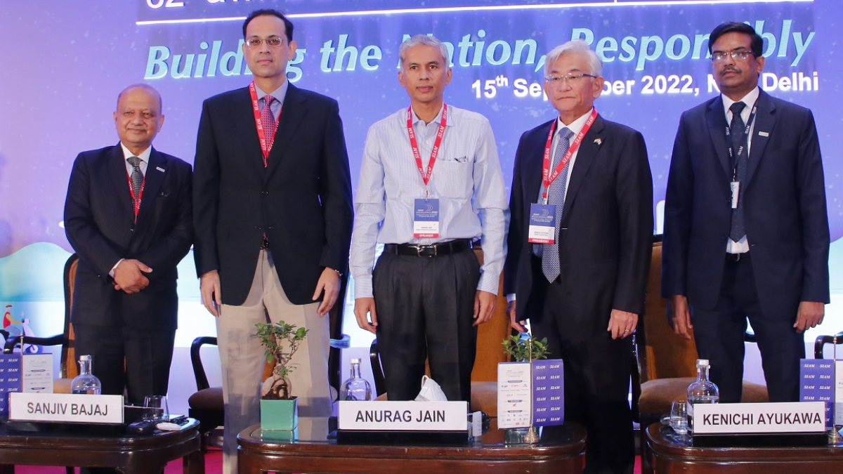 Middle - Mr. Anurag Jain, Secretary, Department Ministry of Commerce &amp; Industry with Mr. Kenichi Ayukawa, President, SIAM (right) and other delegates