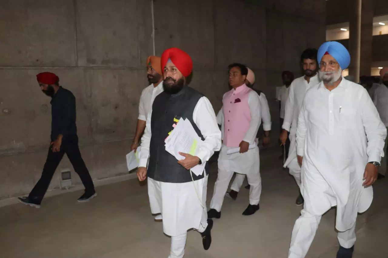 Congress MLAs walk out of Punjab assembly