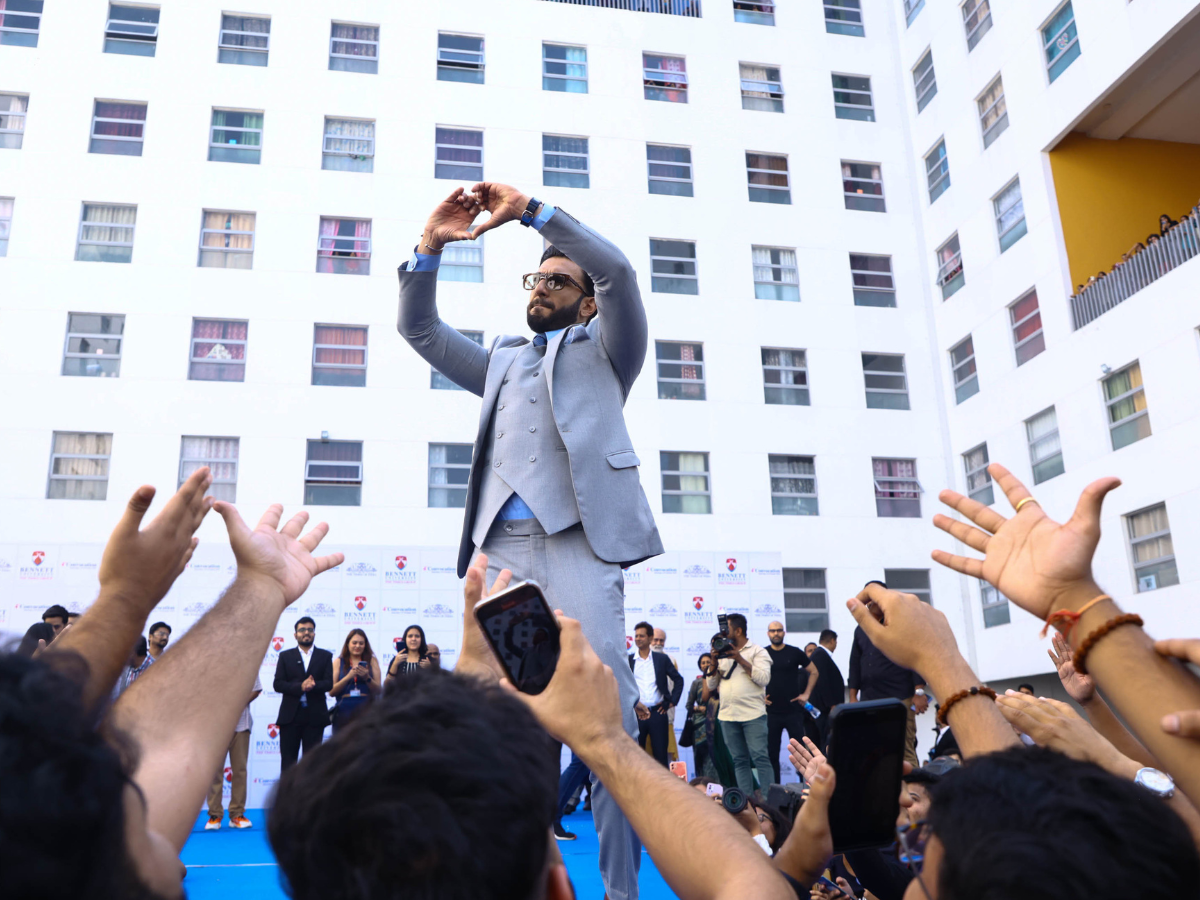 After the ceremony, Ranveer performed on Khalibali for the crowd