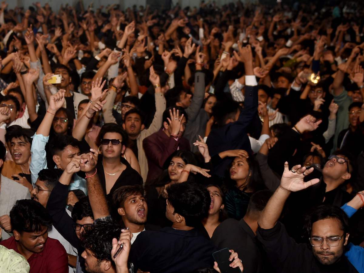 Students swayed to DJ Khushi&#39;s beats