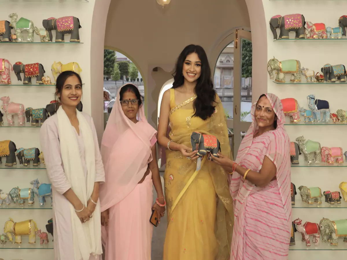 Miss India World 2023 Nandini Gupta also met women handloom weavers in Jaipur e - Copy.