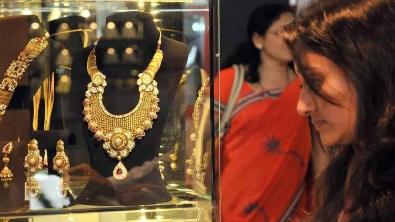 Gems trade slump: Exports fall 31% in October; early US stocking hit demand