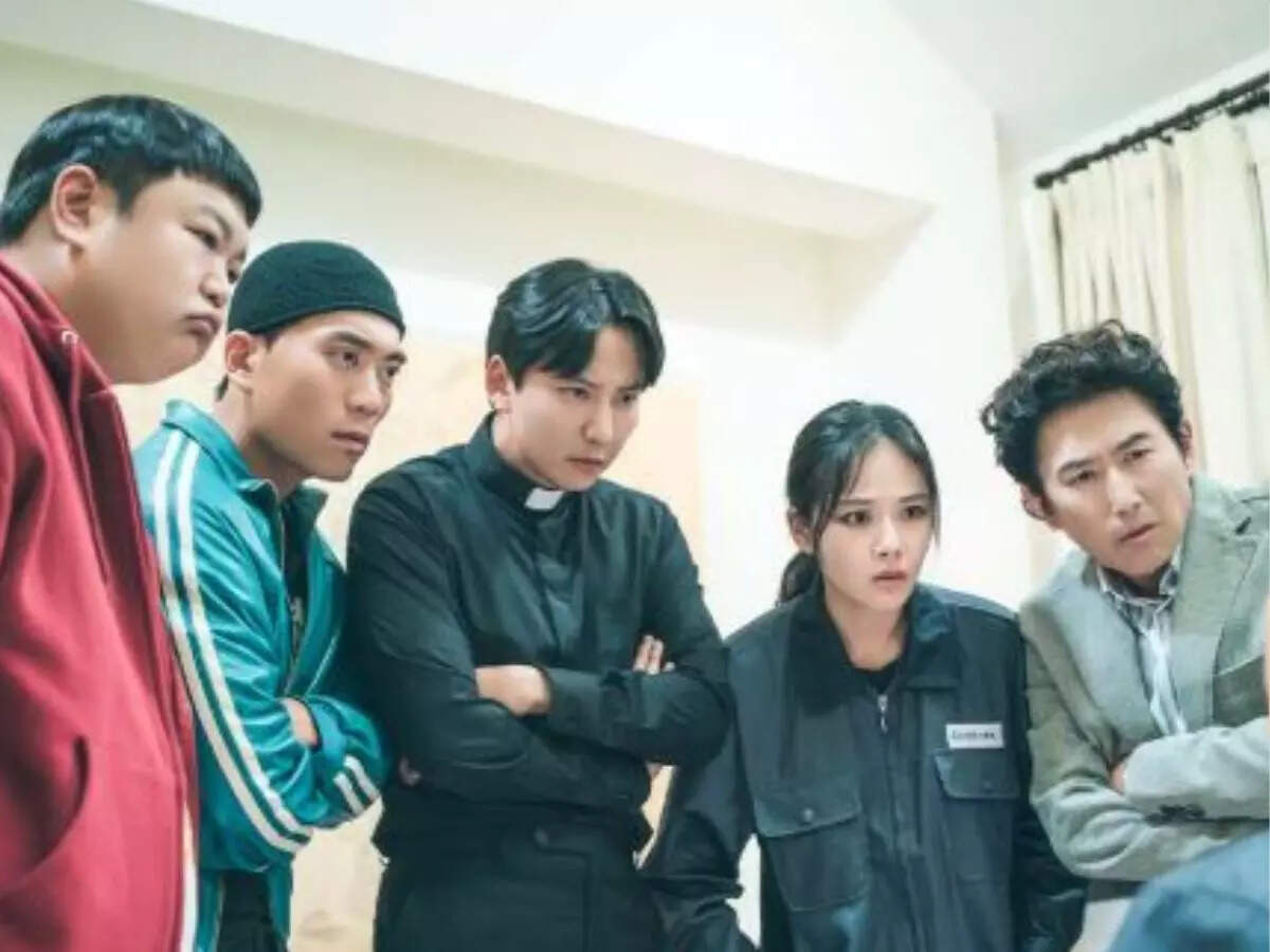 'The Fiery Priest 2' Adjusts Finale Schedule For 2024 SBS Drama Awards