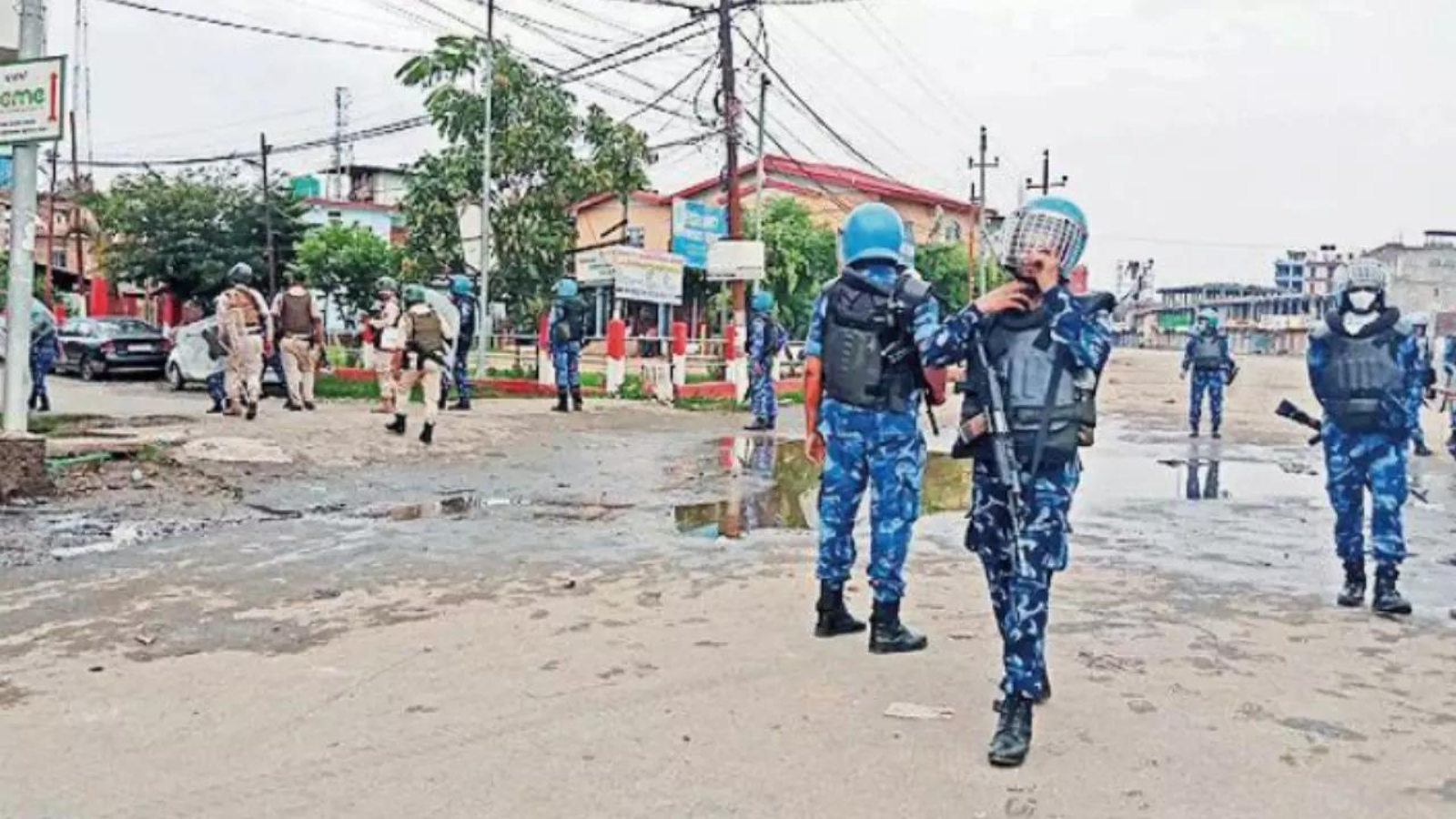 मणिपुर में हालात बेकाबू : केंद्रीय मंत्री आरके रंजन सिंह के घर पर उपद्रवियों ने लगाई आग, पेट्रोल बम से हमला Situation uncontrollable in Manipur: miscreants set fire to Union Minister RK Ranjan Singh's house, attacked with petrol bombs