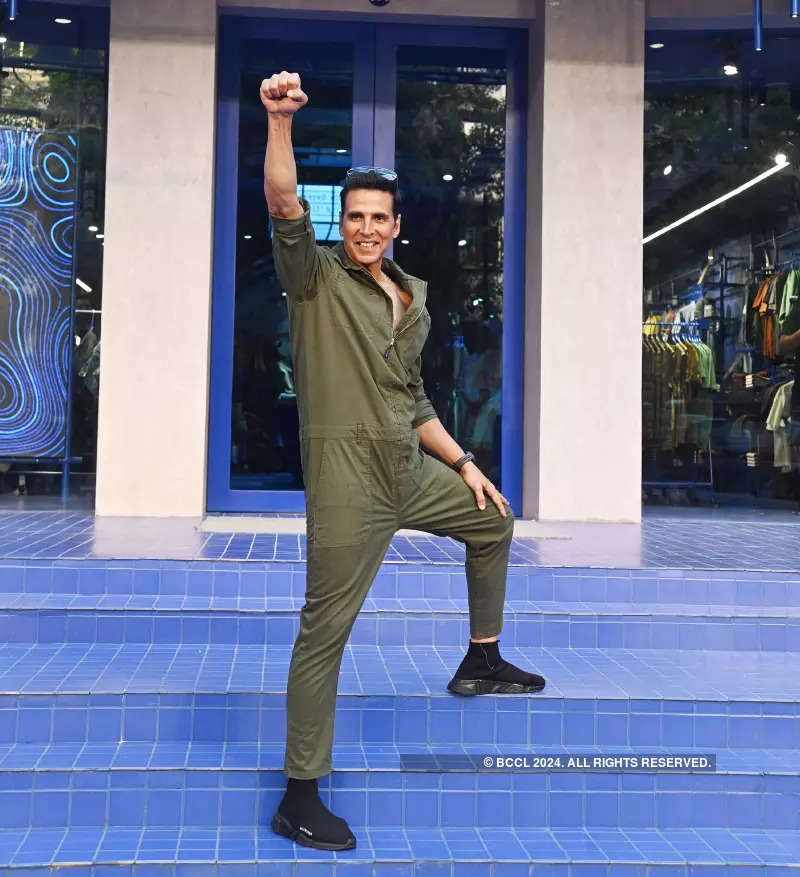 Akshay Kumar launches his clothing brand in style