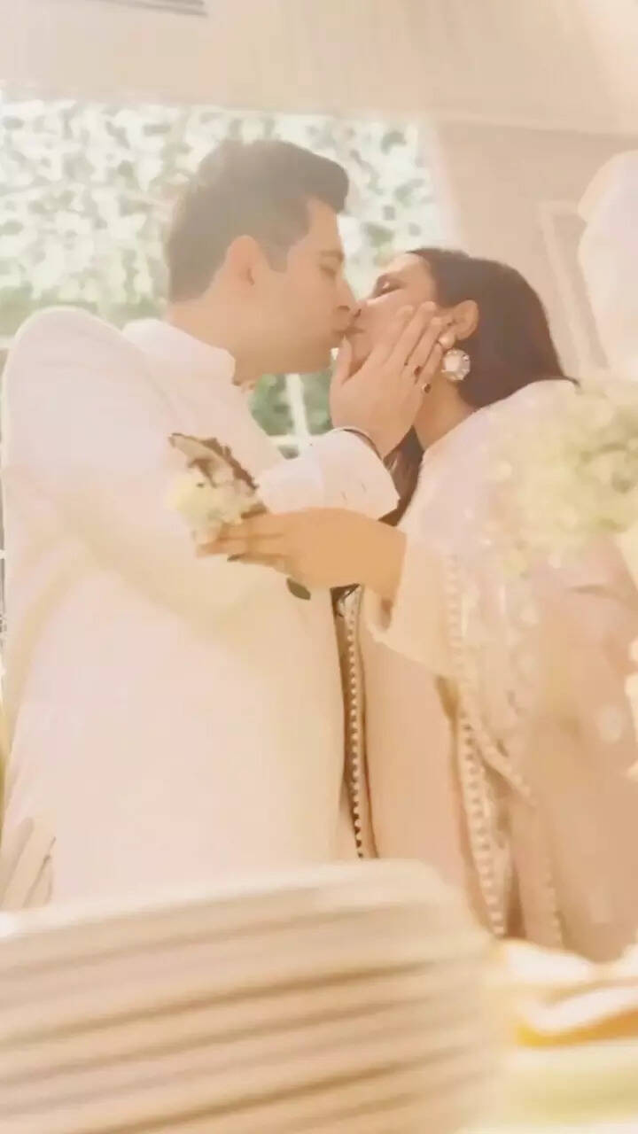 ​Dreamy inside pictures from Parineeti Chopra & Raghav Chadha&rsquo;s engagement
