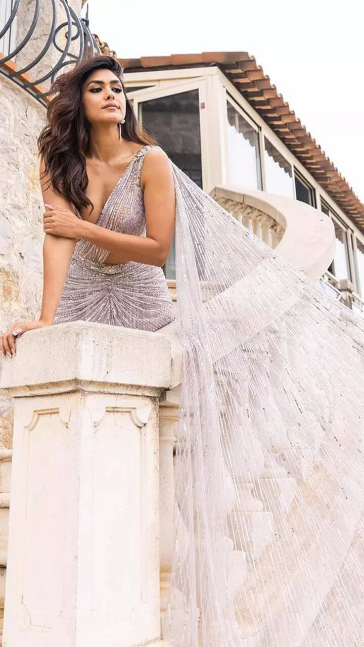 Six yards saree by Falguni Shane Peacock​