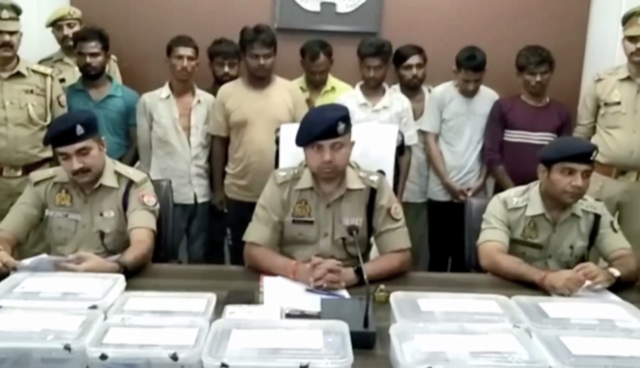mobile theft UP Gang of mobile phone thieves busted, 9 arrested in