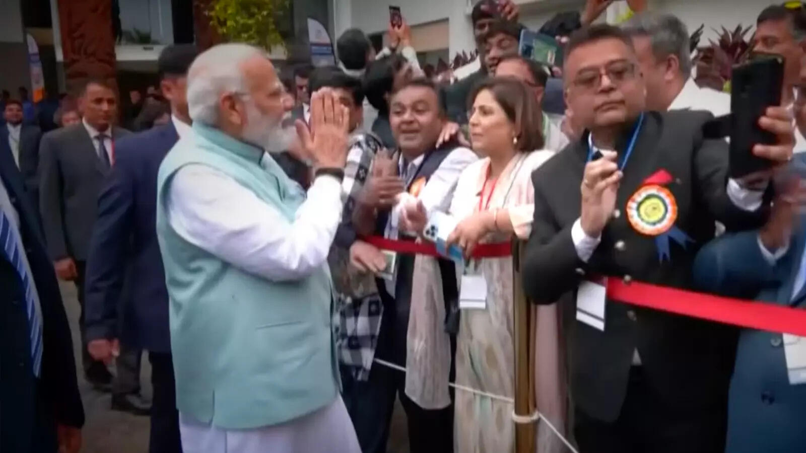 “Modi hai to Mumkin hai” chants reverberate in Port Moresby as PM Modi ...