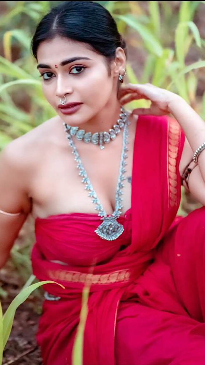In Pics: Dharsha Gupta sets the temperature soaring in Western wear​ |  Times of India