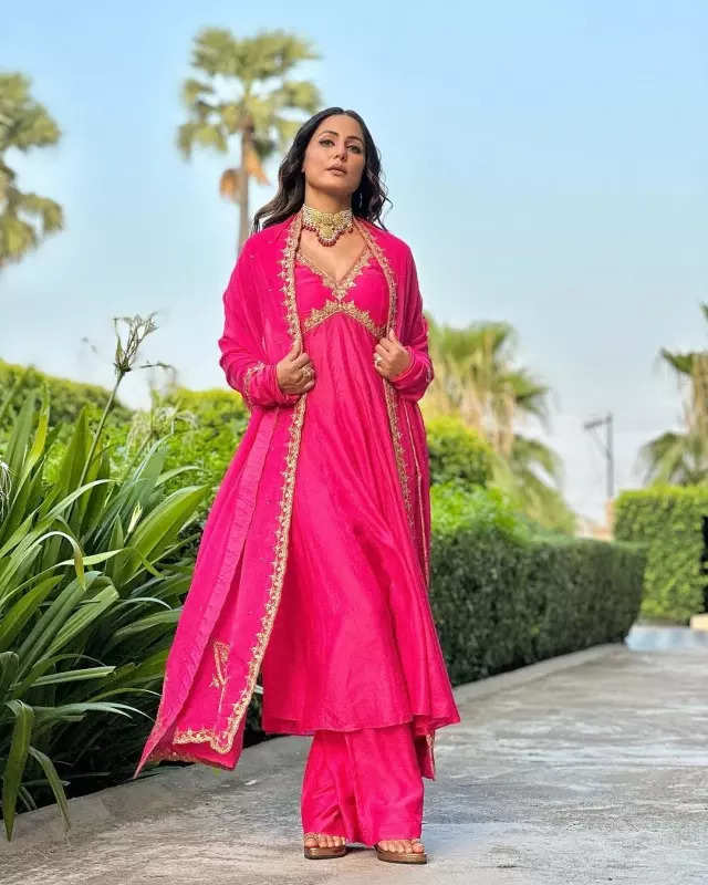 Hina Khan's ethnic fashion game hits a new high in a magnetic pink outfit, see pictures