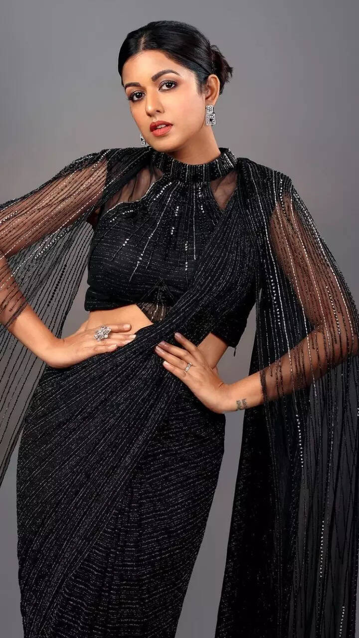 Ishita Dutta's radiant looks in trendy sarees