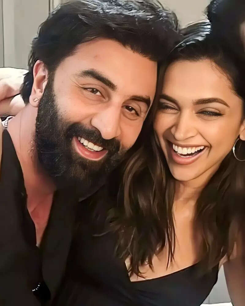 ​These reunion pictures of 'YJHD' cast Ranbir Kapoor, Deepika Padukone, Aditya Roy Kapur & Kalki Koechlin will make you nostalgic!