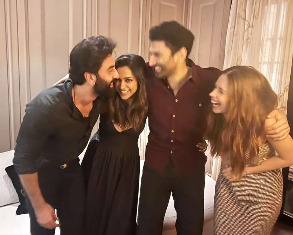 ​These reunion pictures of 'YJHD' cast Ranbir Kapoor, Deepika Padukone, Aditya Roy Kapur & Kalki Koechlin will make you nostalgic!