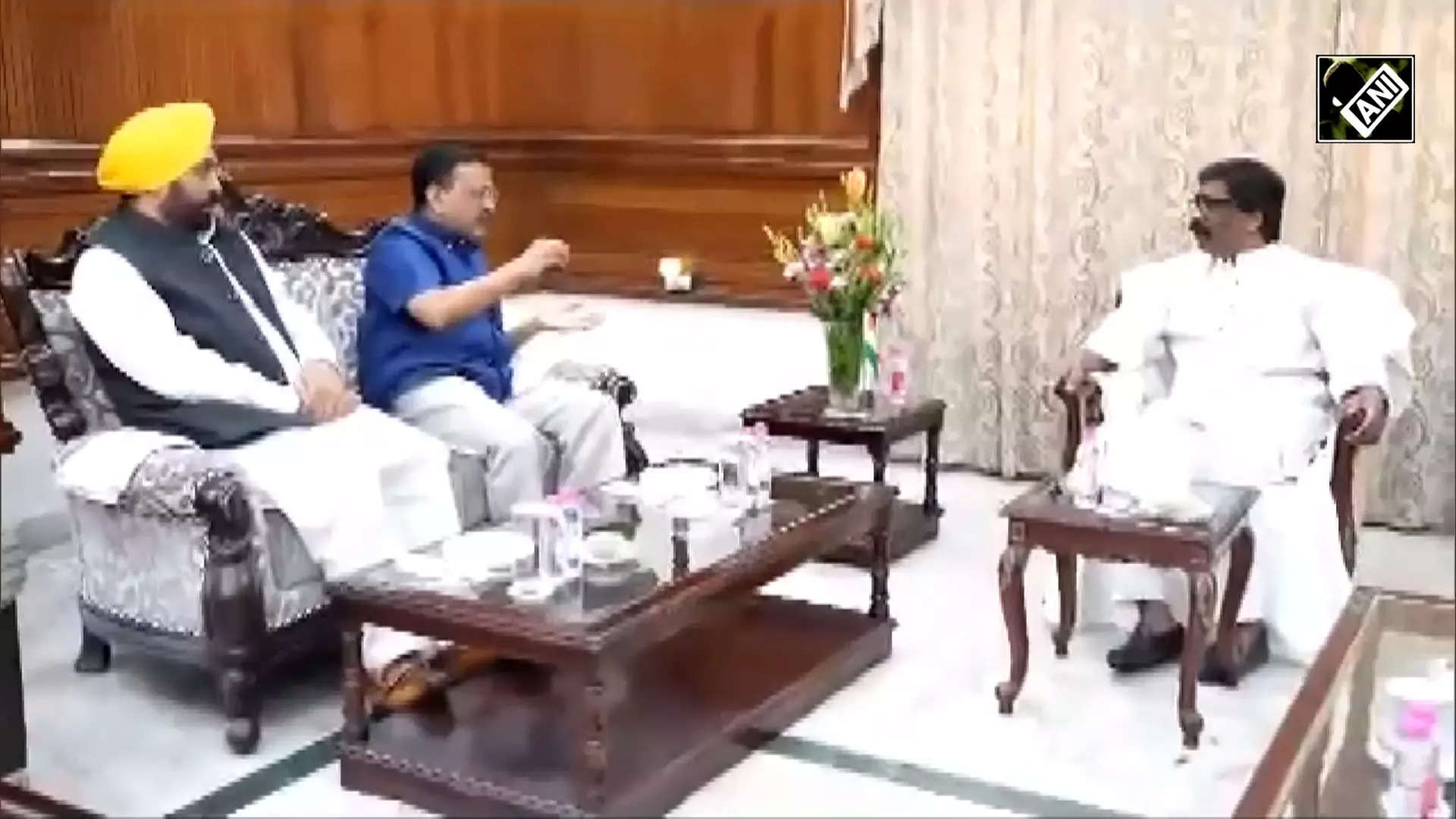 Jharkhand Cm Delhi Ordinance Row Delhi Cm Arvind Kejriwal Meets Jharkhand Cm Hemant Soren In