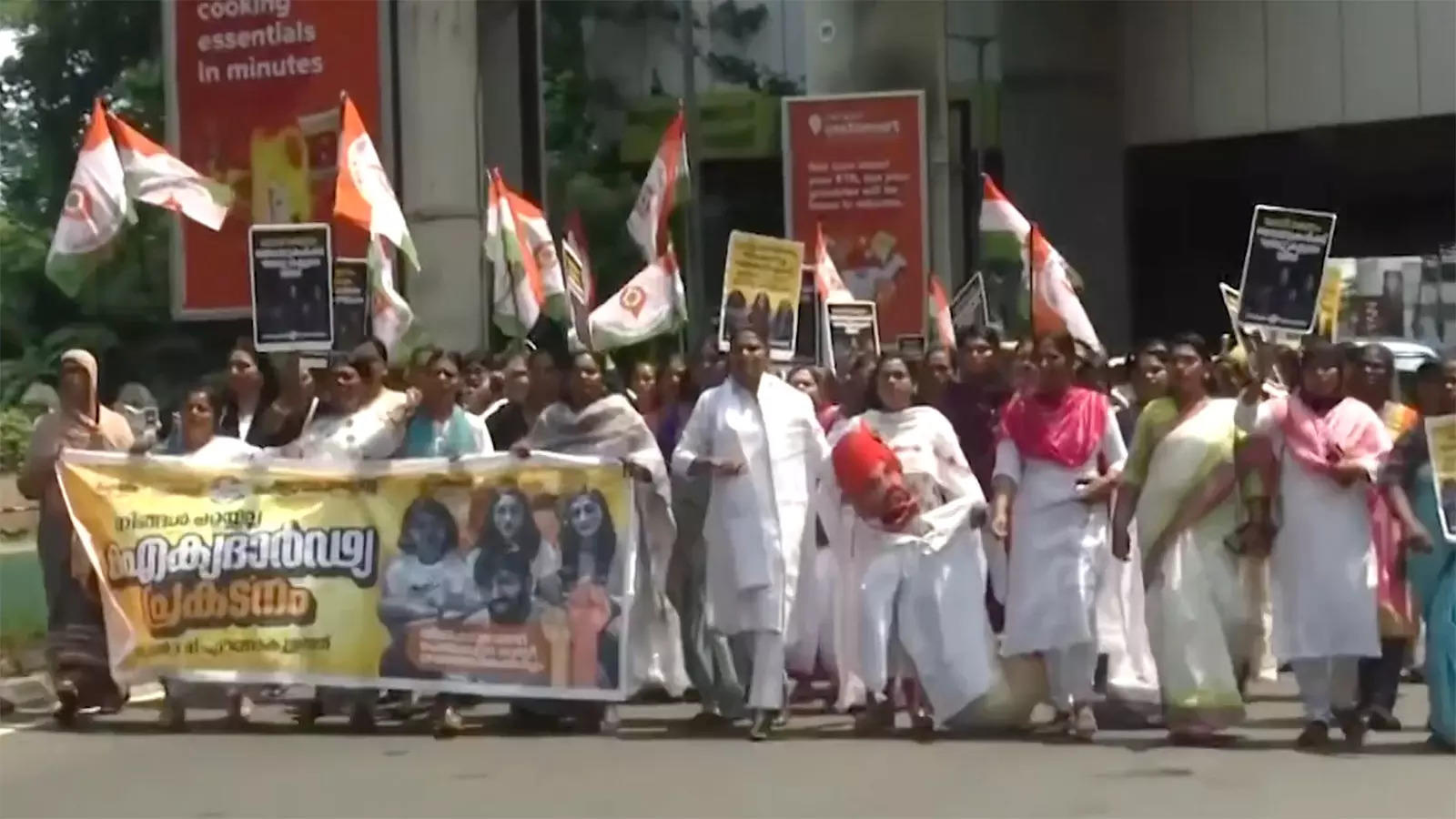 Kerala: Mahila Congress hold protest in solidarity with Wrestlers’ protest in Kochi