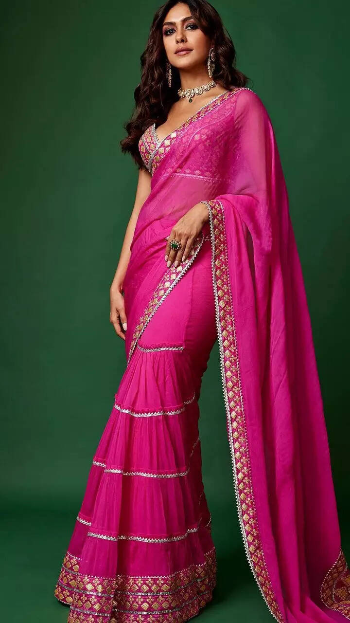 Mrunal Thakur exudes desi girl vibes in ethnic avatar