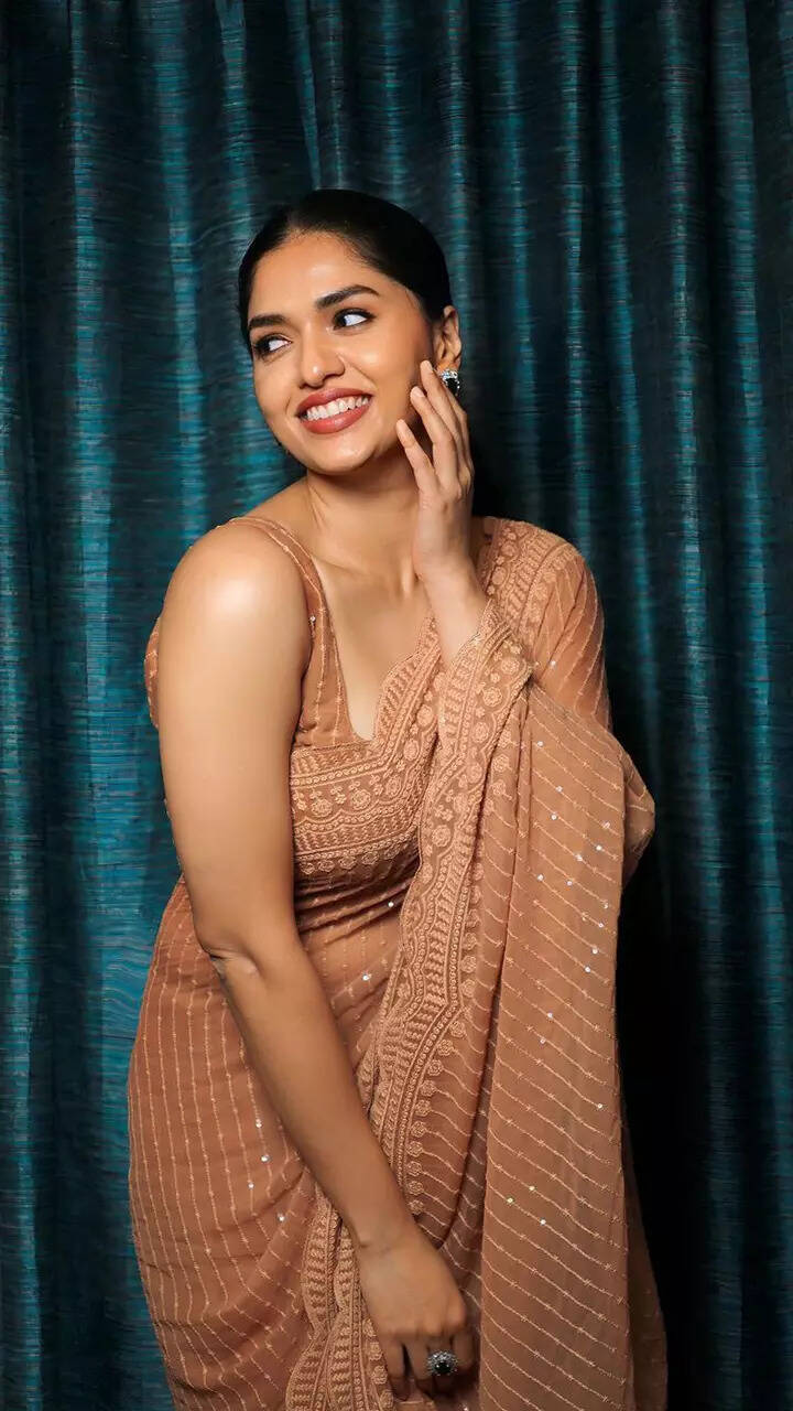 ​Sunainaa exudes desi girl vibes in ethnic avatar ​