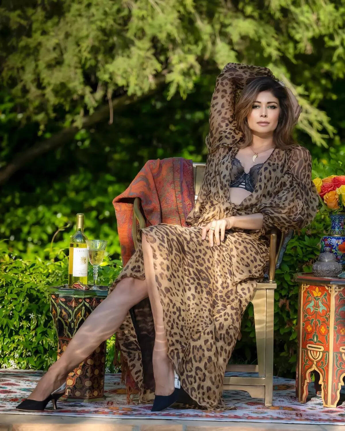 Pooja Batra is making new waves on the net with her glamorous photos