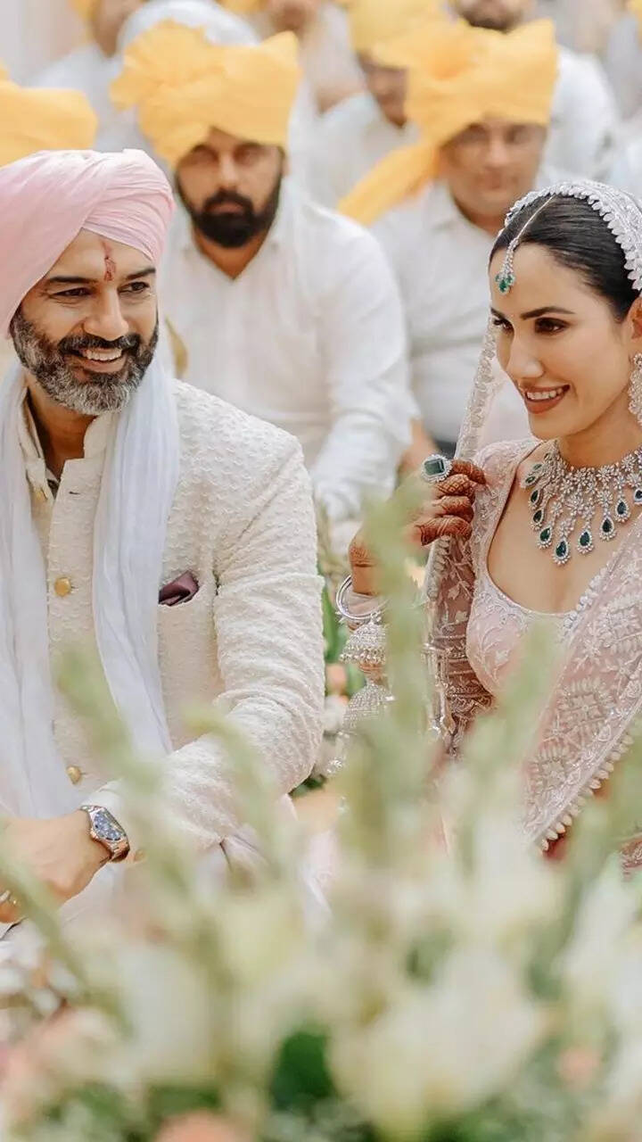 Sonnalli Seygall is a summer bride in pink saree at her dreamy wedding