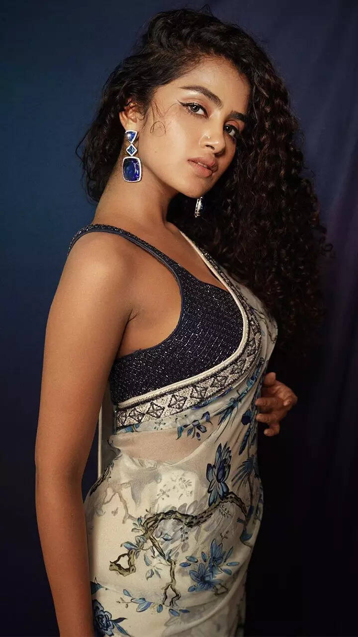 ​Anupama Parameswaran exudes desi girl vibes in ethnic avatar ​