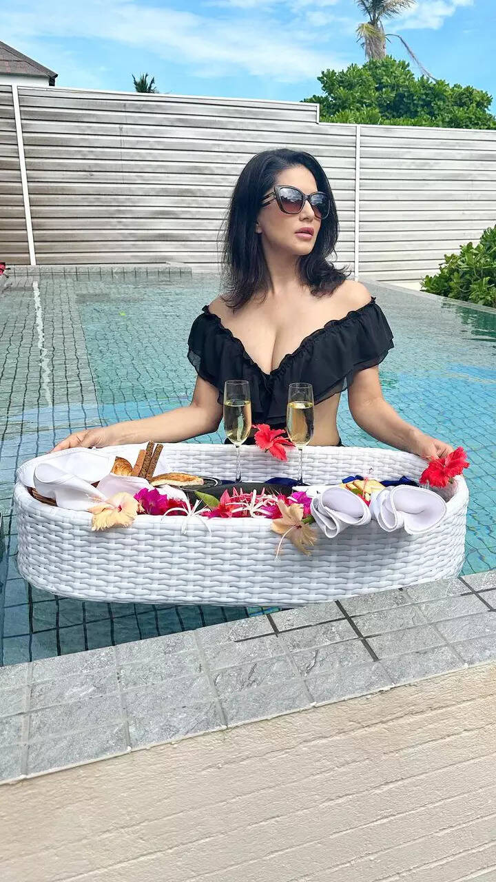 ​Sunny Leone enjoys a poolside breakfast in a stunning black monokini​