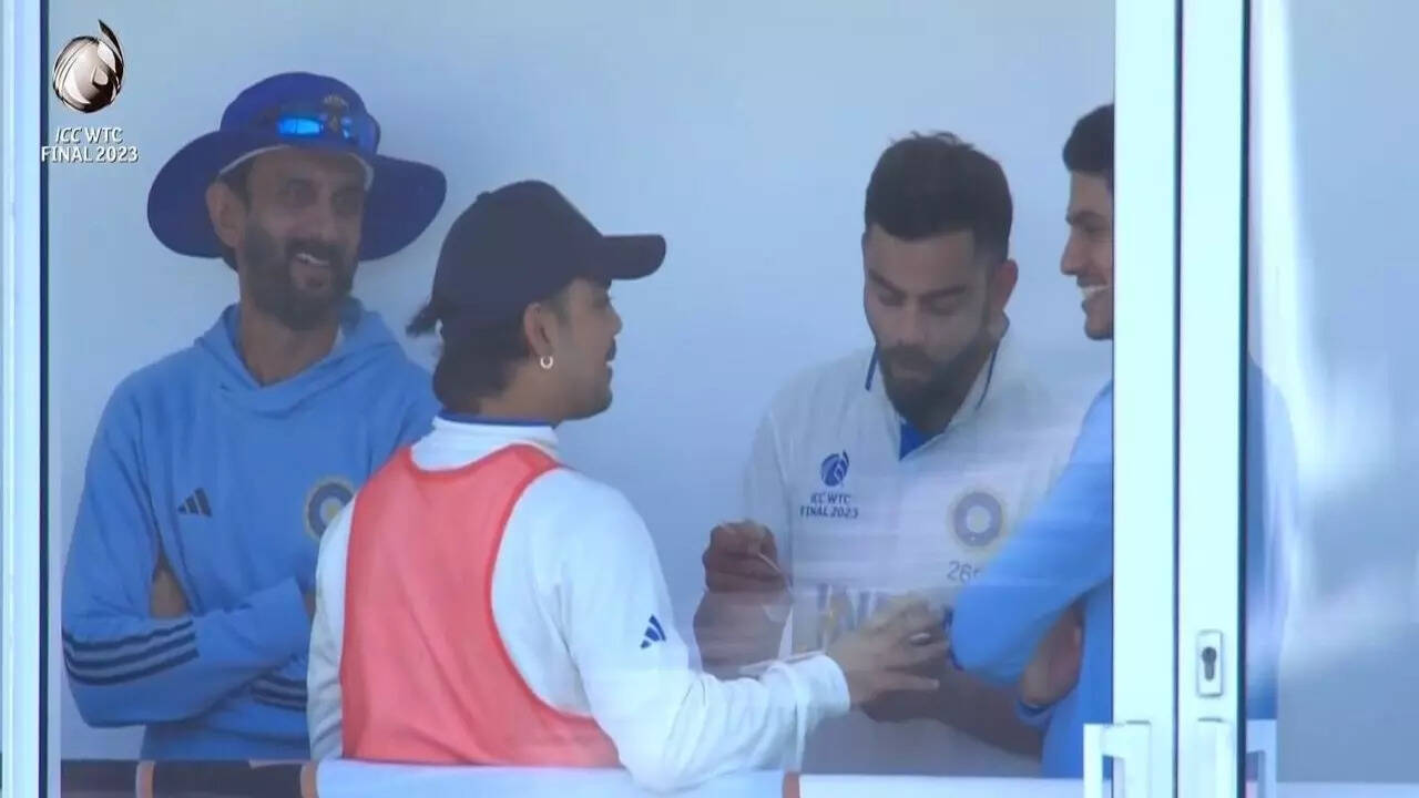 &lsquo;Enna nu burger khilao&rsquo;: Visuals of Kohli eating after cheap dismissal sparks memefest
